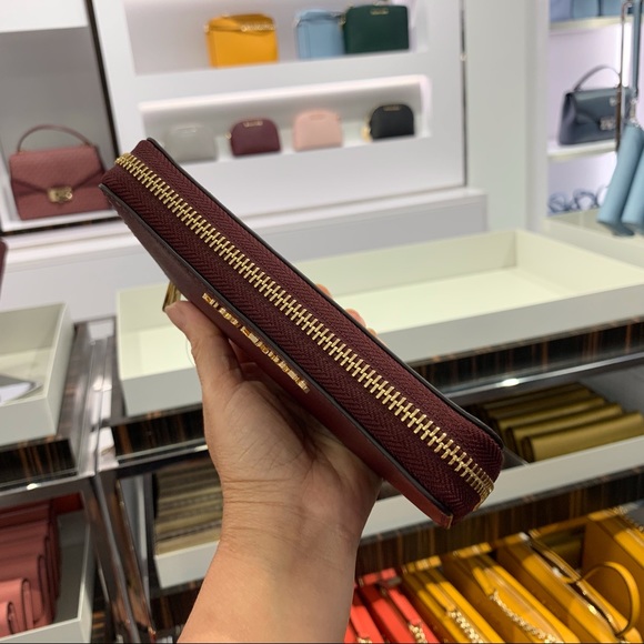 Michael Kors Jet Set Travel Wristlet - Picture 3 of 6